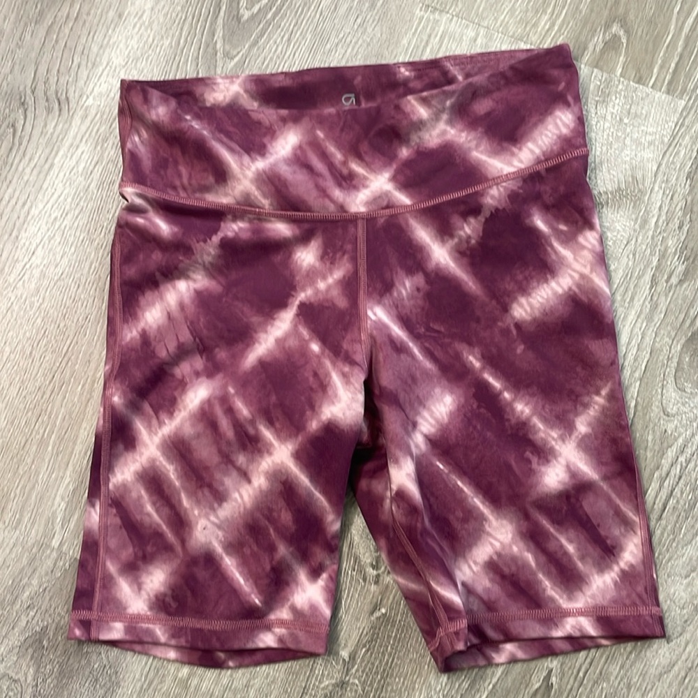 Gap Fit biker shorts- M